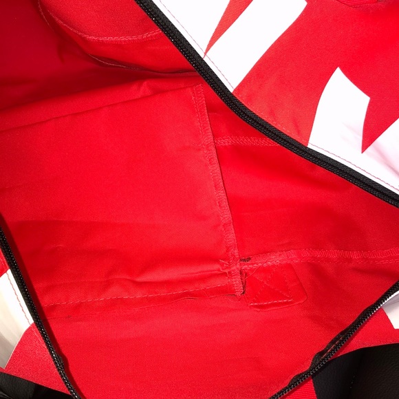 PINK Victoria’s Secret coral gym/duffel bag ✨ - Picture 5 of 11